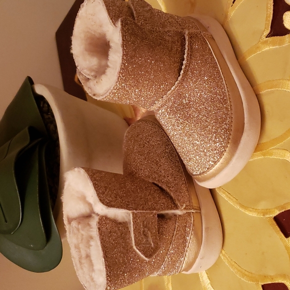 Other - UGGGirls' Metallic Ankle Boots🥰